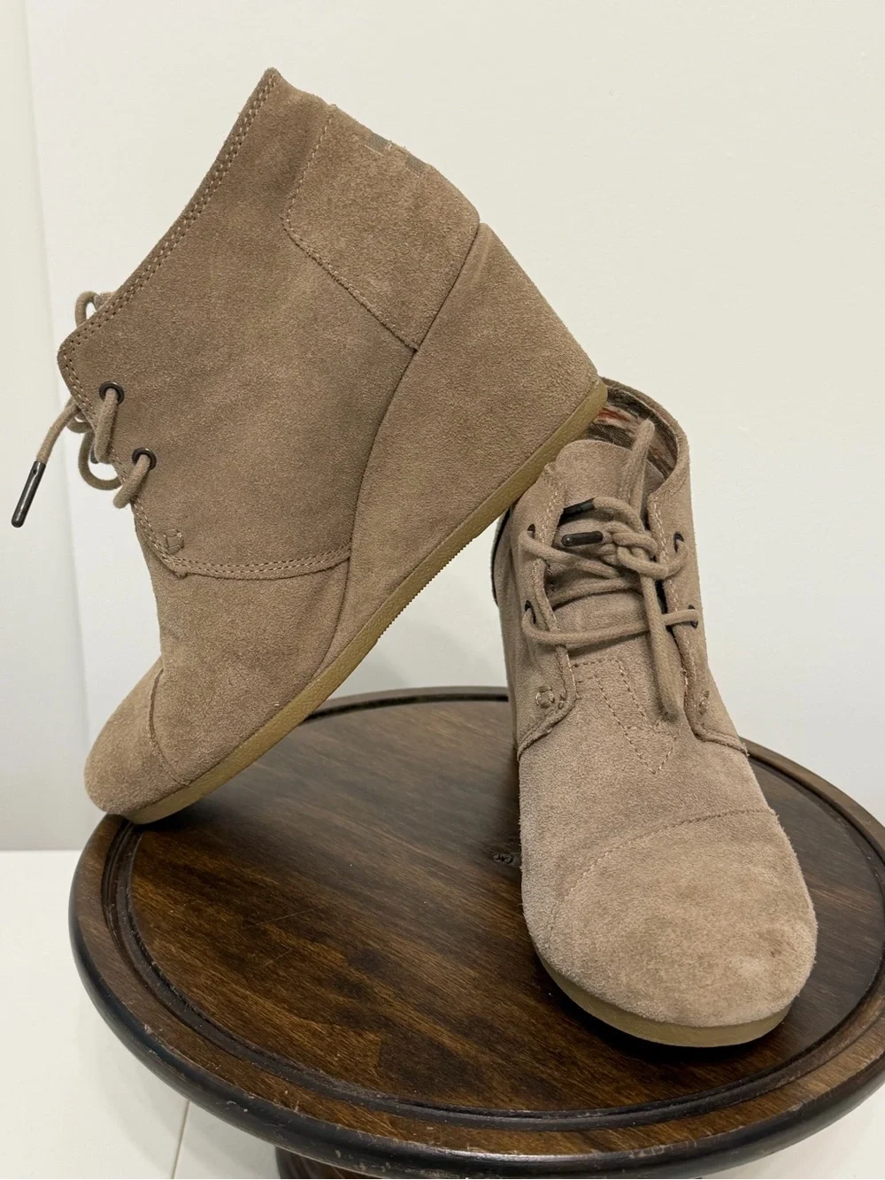 TOMS Desert Wedge Suede Chukkas Booties Khaki Tan 8
